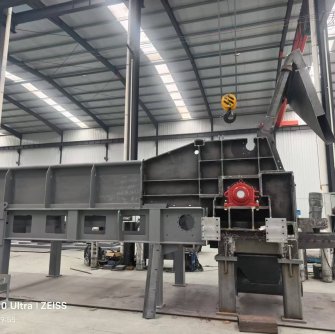 Máquina de britagem e pulverização integrada