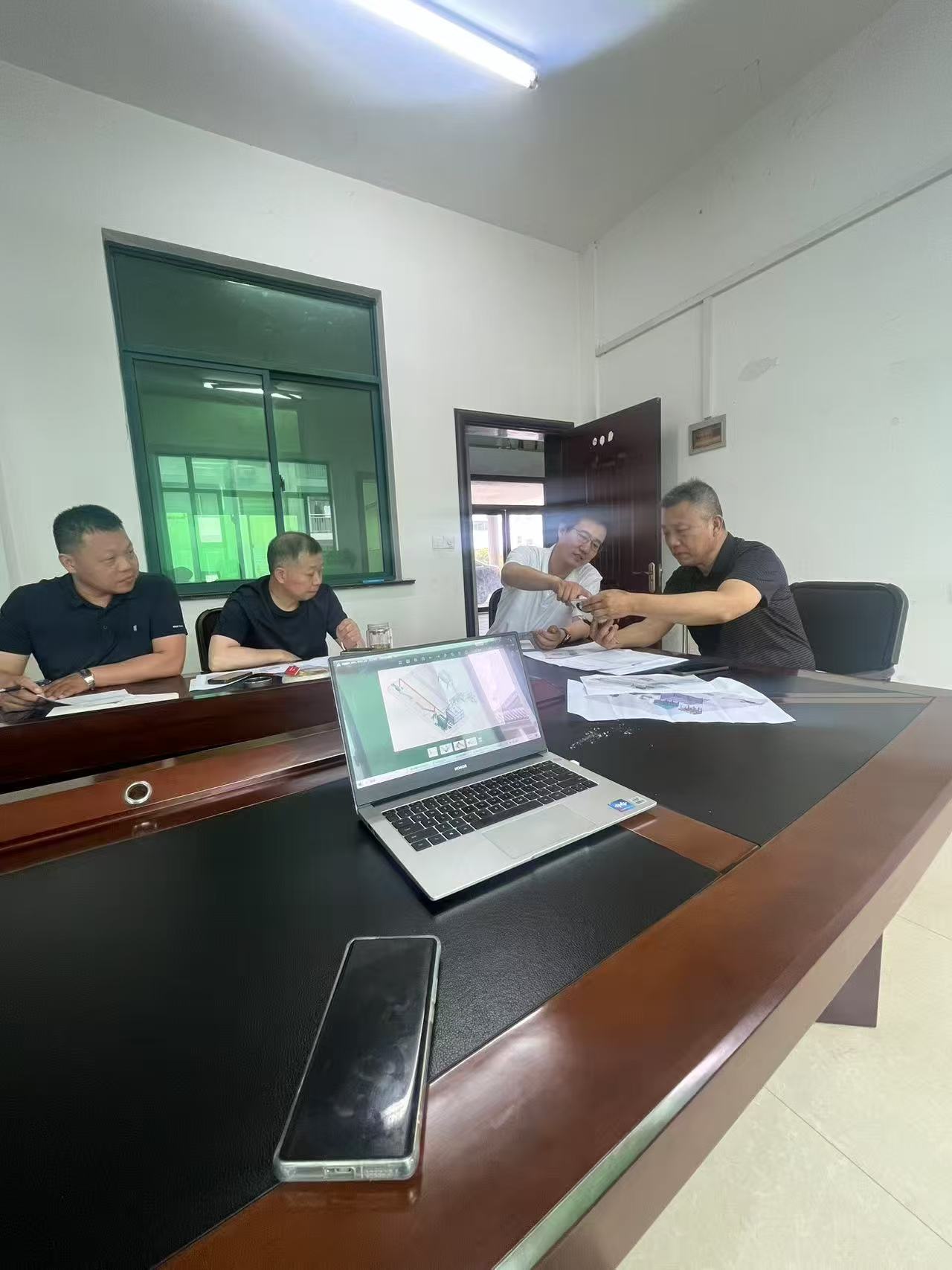 1750299941910754. jpg